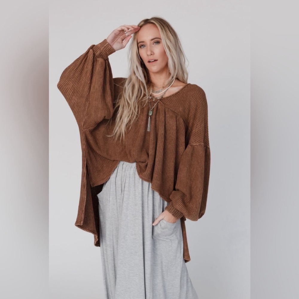 Three Birds Nest Whitney Bell Sleeve Top